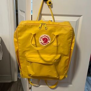 yellow fjallraven kanken bag (BIG) fairly good condition